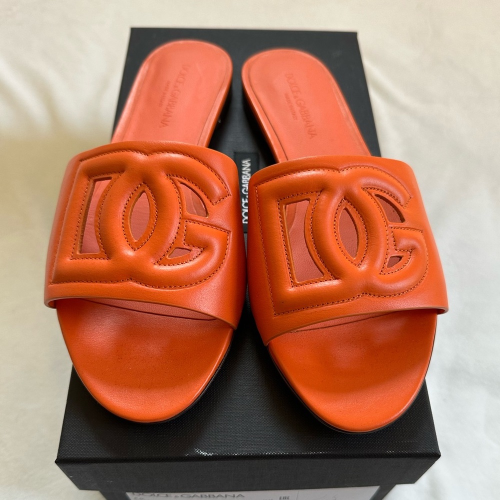 Brand new Dolce & Gabbana orange slides size 38.